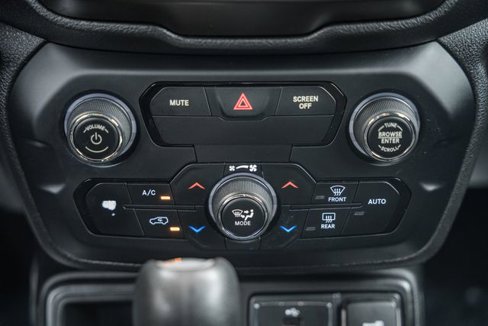Used 2019 Jeep Renegade Latitude image 24