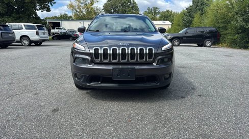 Used 2018 Jeep Cherokee Latitude Plus w/ Cold Weather Group image 2