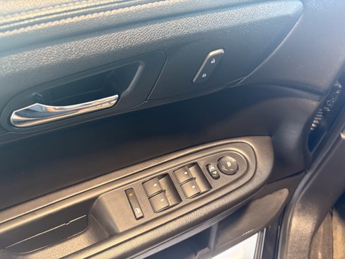 Used 2015 Chevrolet Traverse LT image 8