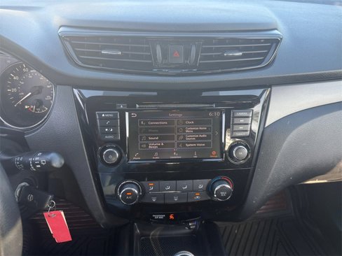Used 2021 Nissan Rogue Sport S image 19