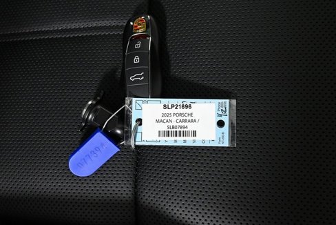 Certified 2025 Porsche Macan image 26