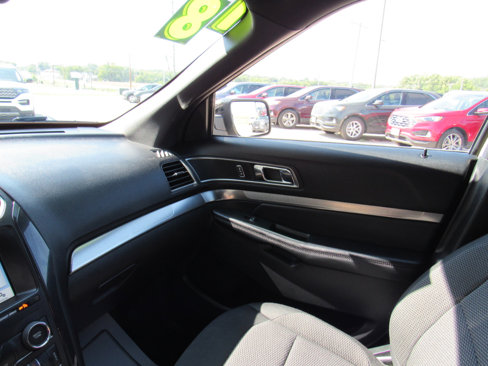 Used 2018 Ford Explorer XLT w/ Equipment Group 201A image 24