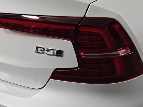 Certified 2025 Volvo S60 B5 Core image 8