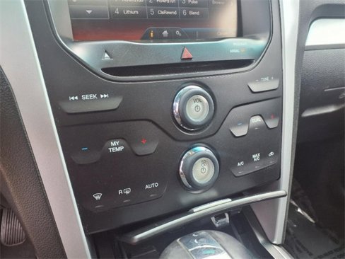 Used 2013 Ford Explorer XLT image 15