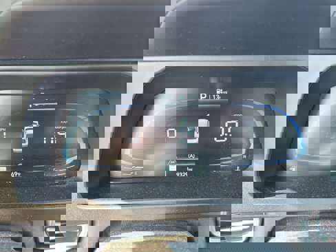 Certified 2024 Hyundai Elantra SE image 9