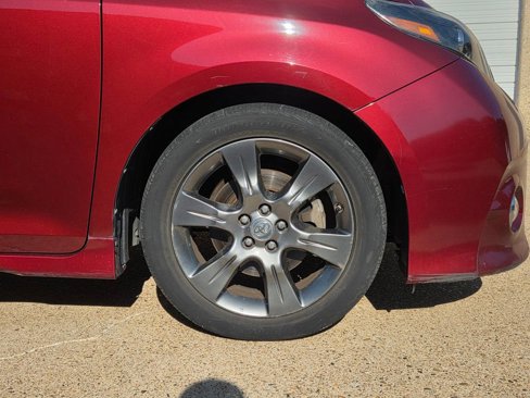 Used 2016 Toyota Sienna SE image 23
