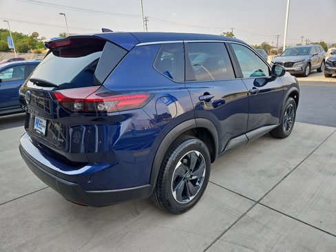 Used 2024 Nissan Rogue SV image 5