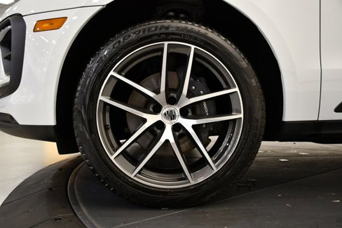 Used 2025 Porsche Macan image 16