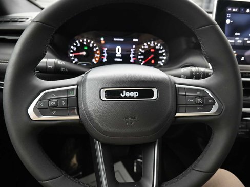 Used 2023 Jeep Compass Latitude w/ Convenience Group image 5