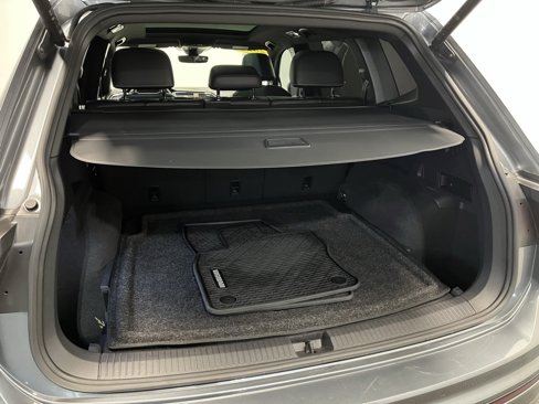 Used 2022 Volkswagen Tiguan SE R-Line image 18