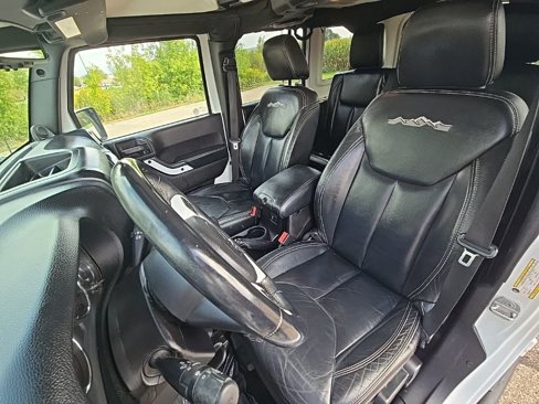 Used 2014 Jeep Wrangler Unlimited Sahara image 27