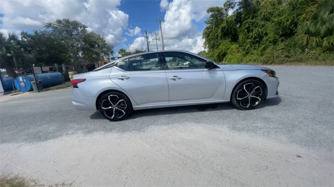 Used 2024 Nissan Altima 2.5 SR image 9
