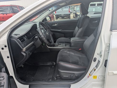Used 2015 Toyota Camry XSE image 16