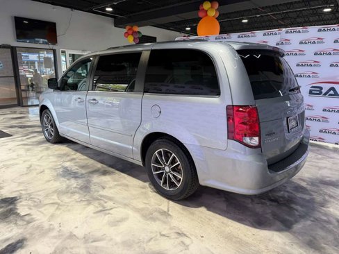 Used 2017 Dodge Grand Caravan SXT image 9