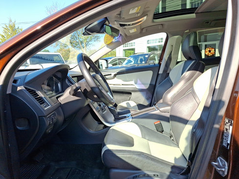 Used 2017 Volvo XC60 T6 Dynamic w/ Preferred Option Package image 12