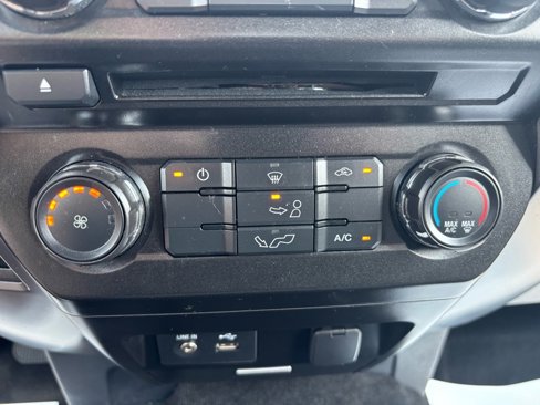Used 2015 Ford F150 XLT image 32