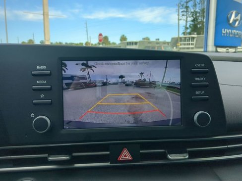 Certified 2022 Hyundai Elantra SEL image 18