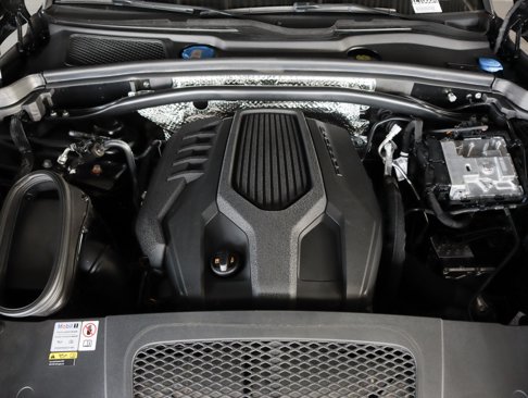 Certified 2023 Porsche Macan image 28