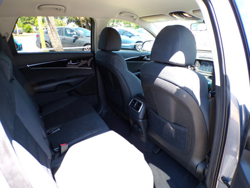 Used 2020 Kia Sorento LX image 25