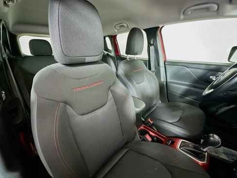 Used 2018 Jeep Renegade Trailhawk w/ Cold Weather Group II image 25