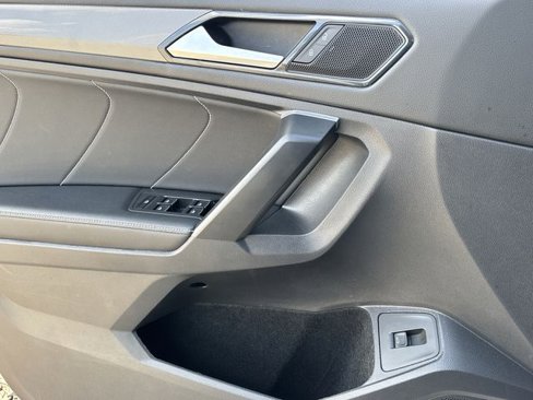 Used 2024 Volkswagen Tiguan SE image 20