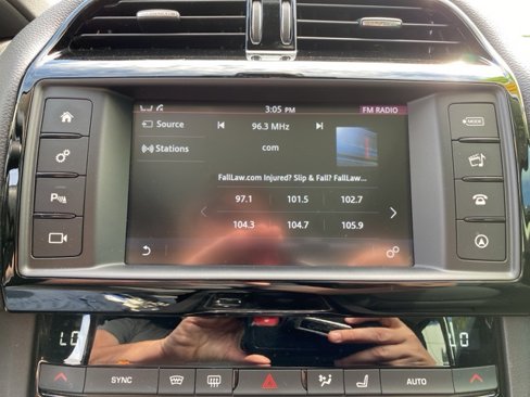 Used 2017 Jaguar F-PACE Premium image 25