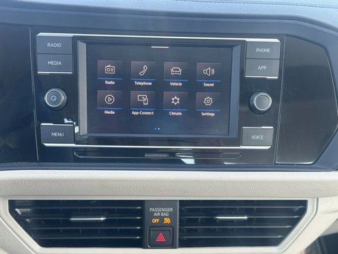 Used 2022 Volkswagen Jetta SE image 21