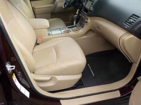Used 2013 Toyota Highlander SE image 14