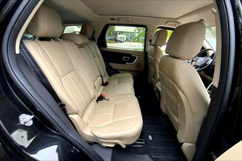 Used 2017 Land Rover Discovery Sport HSE image 18