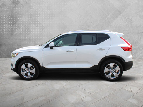 Used 2022 Volvo XC40 T5 Momentum image 6
