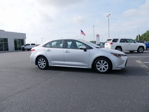 Used 2025 Toyota Corolla LE image 3