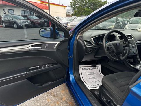 Used 2017 Ford Fusion SE image 11