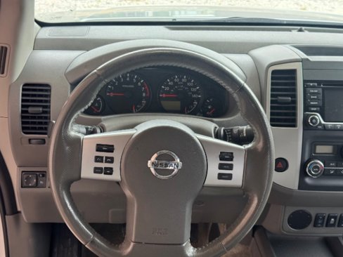 Used 2018 Nissan Frontier SV image 7