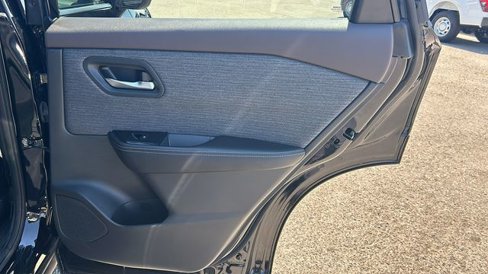 Used 2023 Nissan Rogue SV image 12