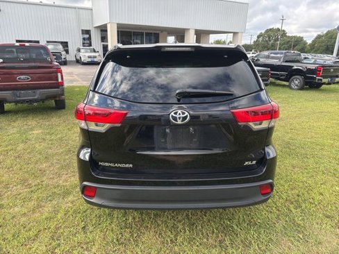 Used 2019 Toyota Highlander XLE image 2