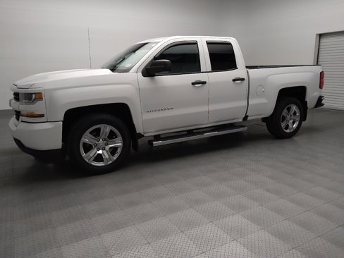 Used 2017 Chevrolet Silverado 1500 Custom w/ Custom Convenience Package image 2