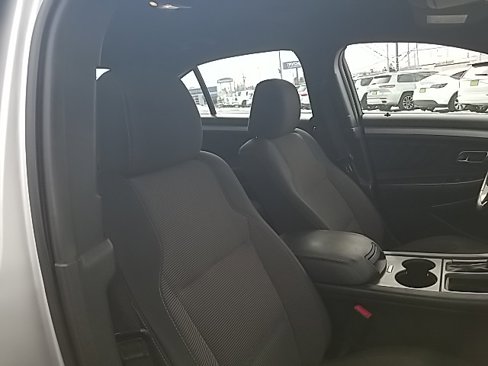 Used 2018 Ford Taurus SEL image 32