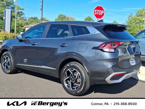 Used 2023 Kia Sportage LX image 5