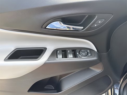 Used 2022 Chevrolet Equinox LS w/ LS Convenience Package image 18