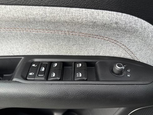 Used 2022 Jeep Compass Latitude image 23
