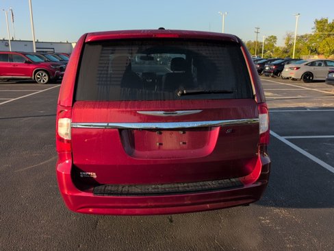 Used 2016 Chrysler Town & Country S w/ Driver Convenience Group image 5