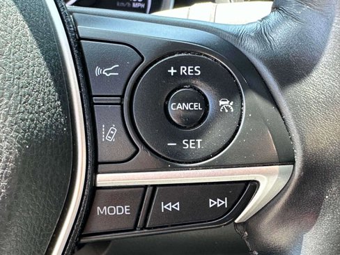 Used 2021 Toyota Camry XLE image 19