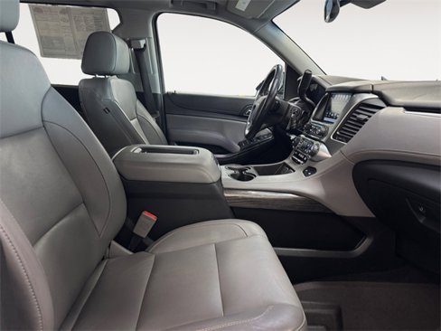 Used 2018 Chevrolet Suburban LT image 21