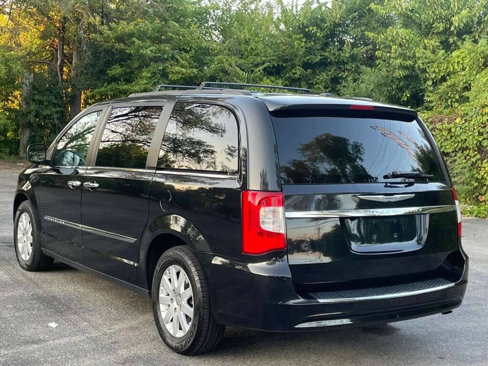 Used 2016 Chrysler Town & Country Touring w/ Driver Convenience Group image 7