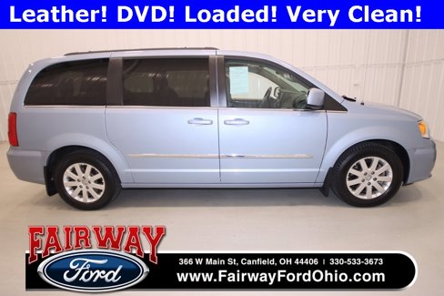 Used 2013 Chrysler Town & Country Touring image 1