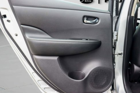 Used 2016 Nissan Leaf SL w/ Premium Package image 16