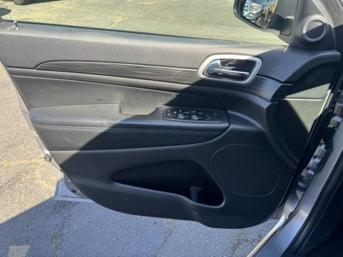 Used 2020 Jeep Grand Cherokee Altitude image 14