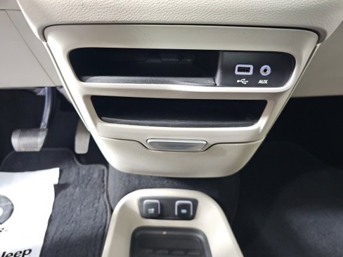 Certified 2017 Chrysler Pacifica Touring-L image 23