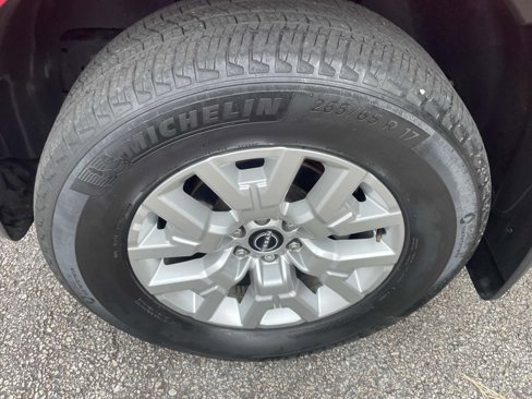 Used 2022 Nissan Frontier SV image 11