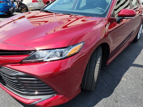 Used 2020 Toyota Camry LE image 9